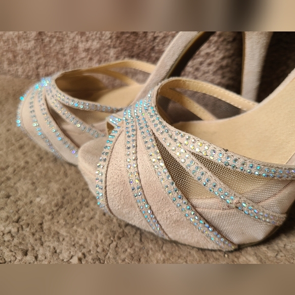 ZigiSoho Platform Stiletto Heels Beige w/ Blue/Green Irridescent Crystals 6.5 W - Picture 4 of 17